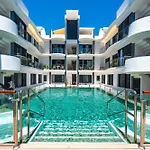 Apartment New Stylish Beachside 2br With Pool And Garage Estepona