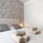 Apartment New Stylish Beachside 2br With Pool And Garage