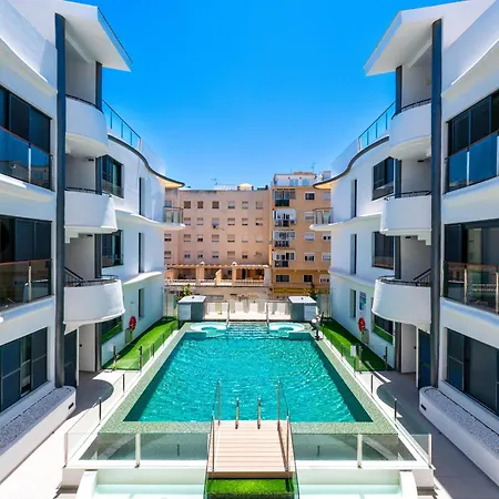 Apartment New Stylish Beachside 2br With Pool And Garage Estepona