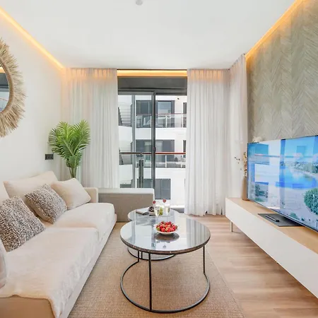 New Stylish Beachside 2br With Pool And Garage Lägenhet