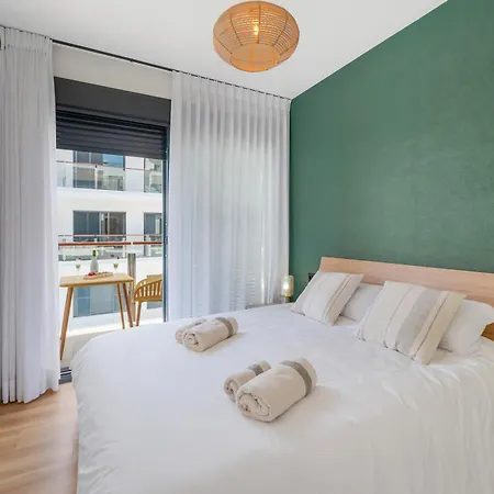 Lägenhet New Stylish Beachside 2br With Pool And Garage Estepona