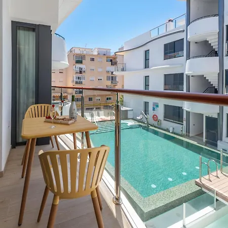 Lägenhet New Stylish Beachside 2br With Pool And Garage Estepona