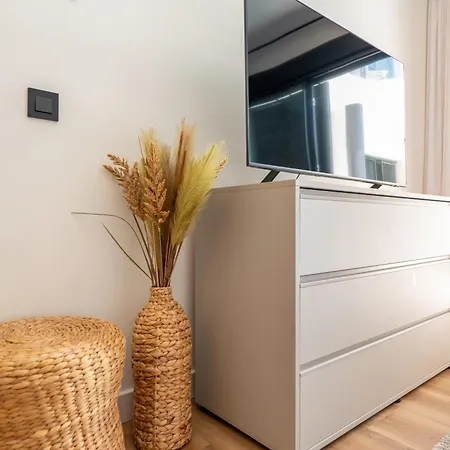 New Stylish Beachside 2br With Pool And Garage Lägenhet Estepona