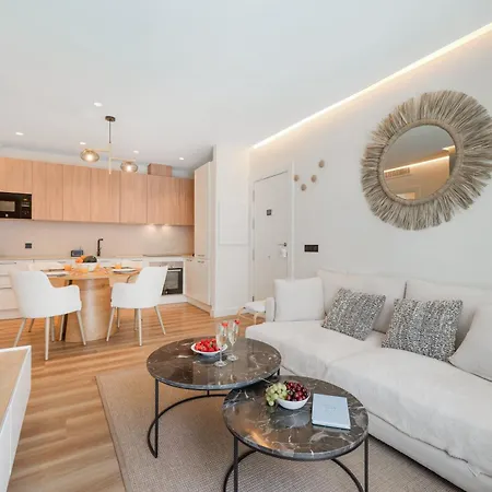 Apartmán New Stylish Beachside 2br With Pool And Garage Estepona