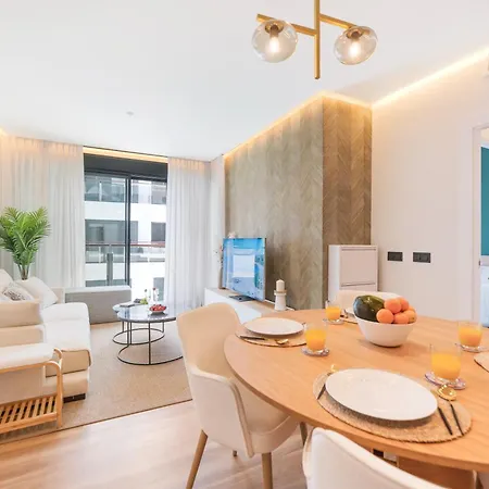 New Stylish Beachside 2br With Pool And Garage Εστεπόνα