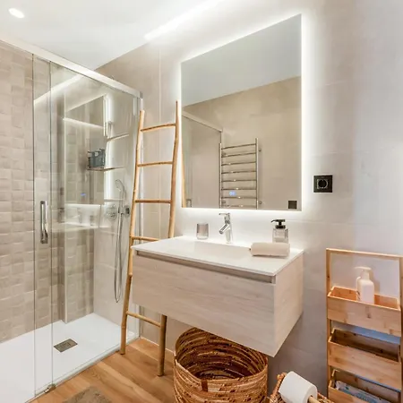 New Stylish Beachside 2br With Pool And Garage