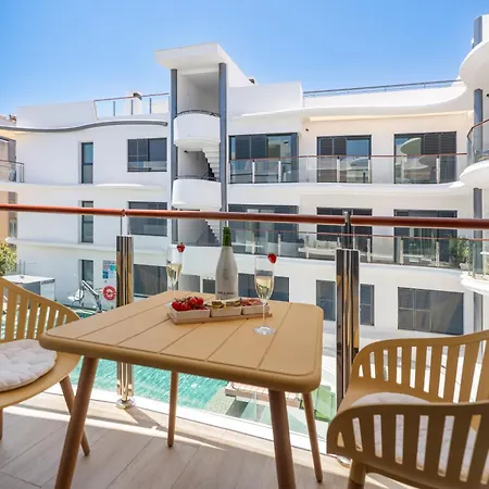 New Stylish Beachside 2br With Pool And Garage Lägenhet *