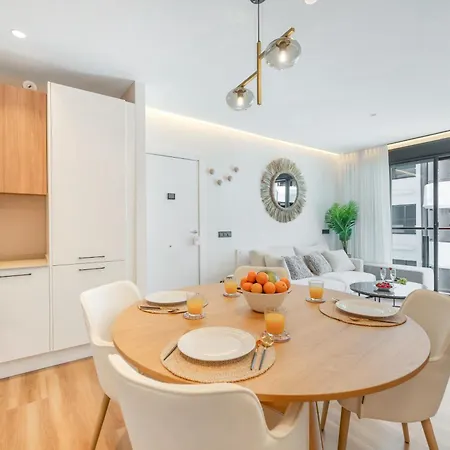 New Stylish Beachside 2br With Pool And Garage Lägenhet Estepona