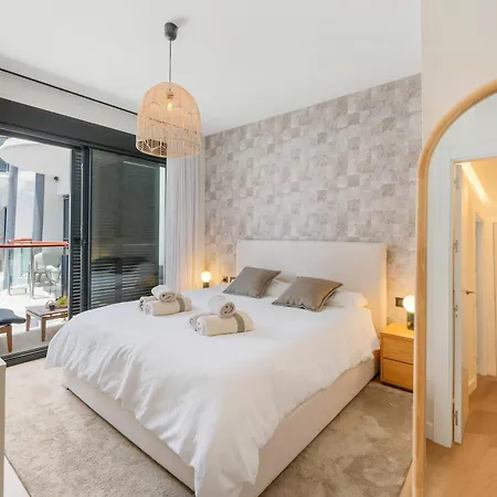 New Stylish Beachside 2br With Pool And Garage *