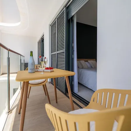 New Stylish Beachside 2br With Pool And Garage Lägenhet Estepona