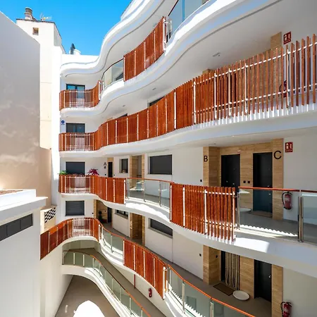 Apartment New Stylish Beachside 2br With Pool And Garage