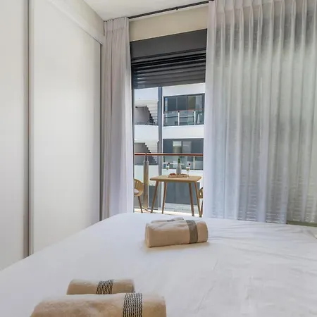 New Stylish Beachside 2br With Pool And Garage