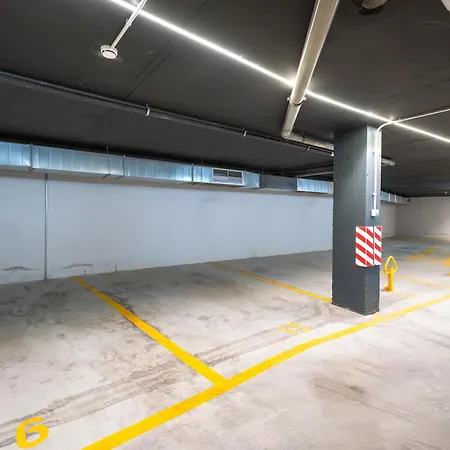 New Stylish Beachside 2br With Pool And Garage Apartment