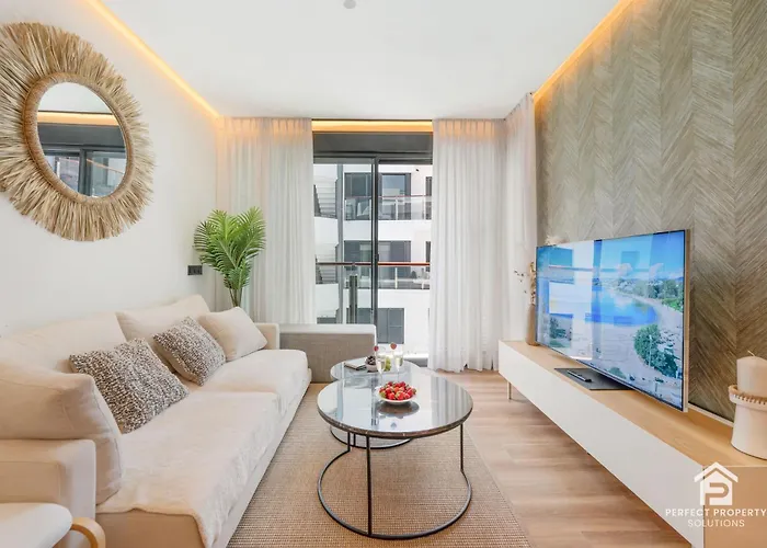 New Stylish Beachside 2br With Pool And Garage Apartman