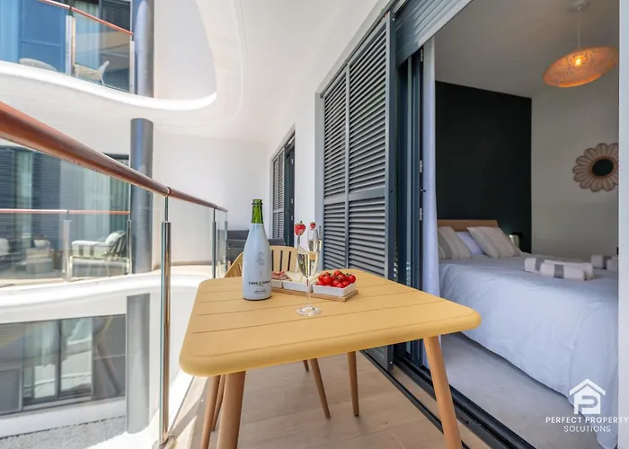 New Stylish Beachside 2br With Pool And Garage * Эстепона