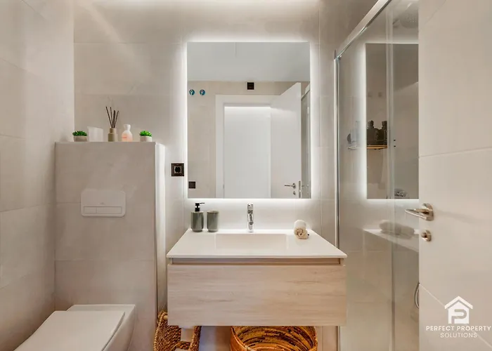 New Stylish Beachside 2br With Pool And Garage * Эстепона