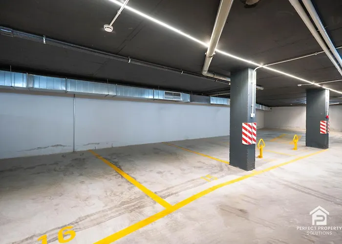 New Stylish Beachside 2br With Pool And Garage Apartman