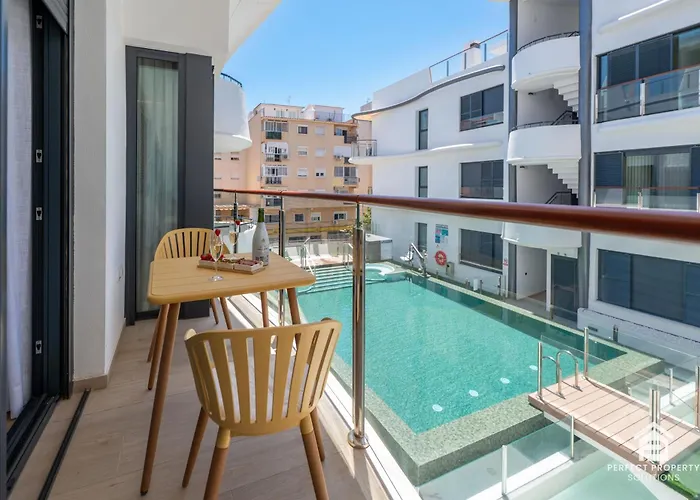 Appartement New Stylish Beachside 2br With Pool And Garage Estepona