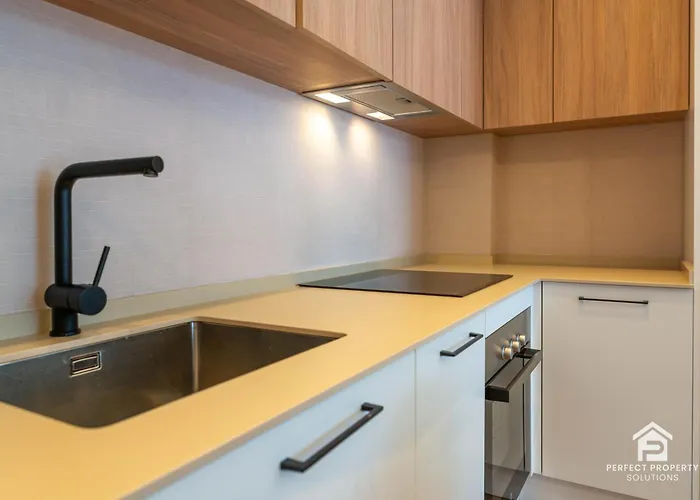 New Stylish Beachside 2br With Pool And Garage