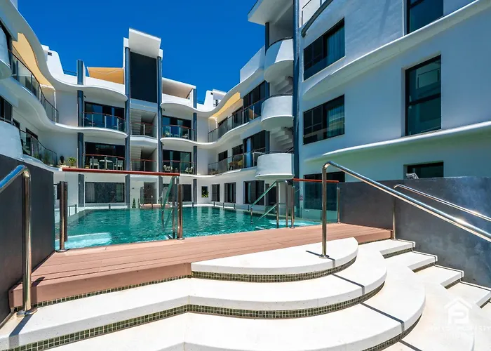 Appartement New Stylish Beachside 2br With Pool And Garage Estepona