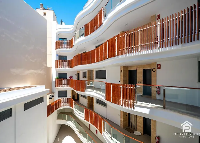 Appartement New Stylish Beachside 2br With Pool And Garage