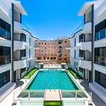 アパート New Stylish Beachside 2br With Pool And Garage エステポナ