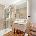 New Stylish Beachside 2br With Pool And Garage