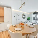 New Stylish Beachside 2br With Pool And Garage アパート エステポナ