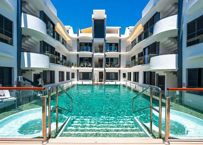 Apartment New Stylish Beachside 2br With Pool And Garage Estepona