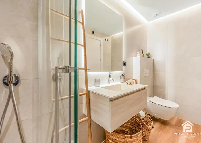 Apartment New Stylish Beachside 2br With Pool And Garage