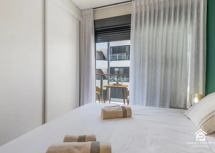 New Stylish Beachside 2br With Pool And Garage